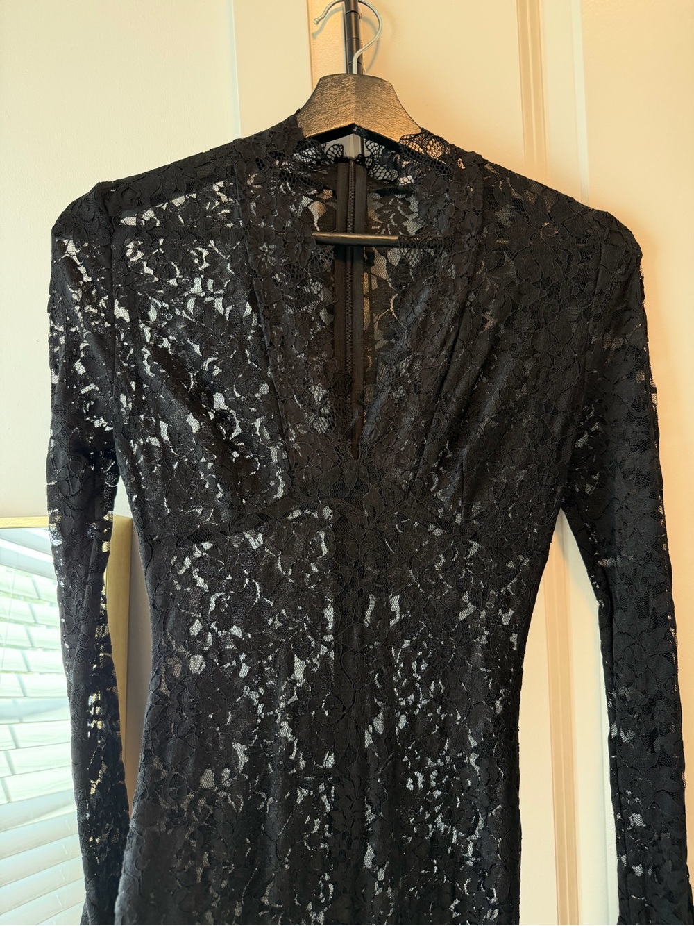 Black Lace Long-Sleeve Maxi Dress - Picture 4 of 8